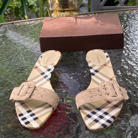 Burberry Beige Nova Check Suede Sandals - Picture 4 of 16